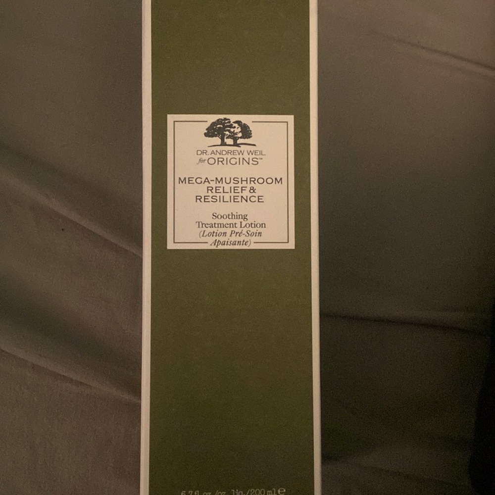 ORIGINS Mega-Mushroom Relief & Resilience Soothing Treatment Lotion